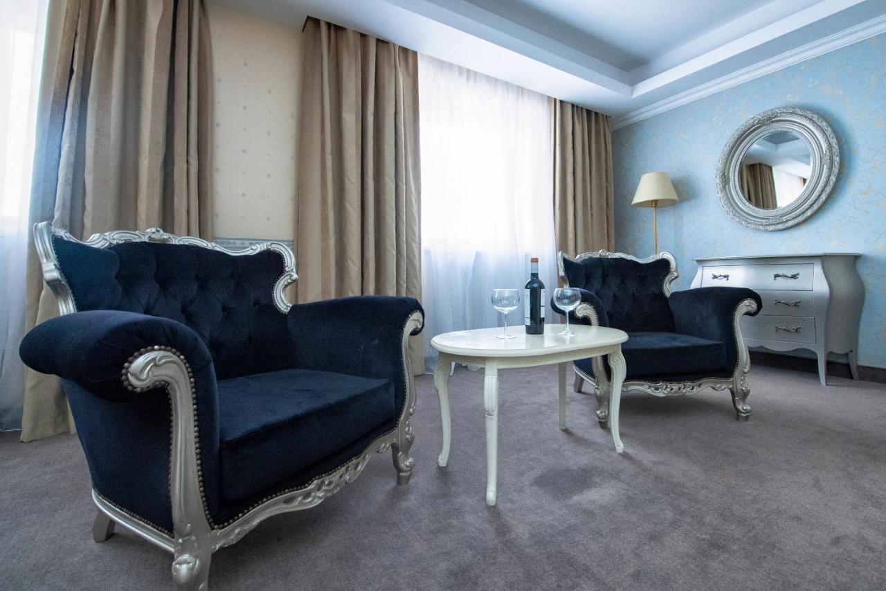 Hotel Roman By Dumbrava Business Resort Kültér fotó