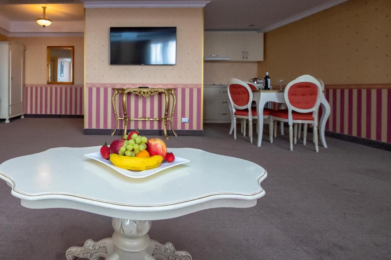Hotel Roman By Dumbrava Business Resort Kültér fotó