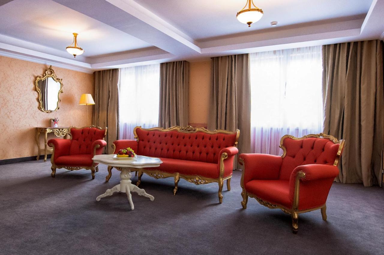 Hotel Roman By Dumbrava Business Resort Kültér fotó