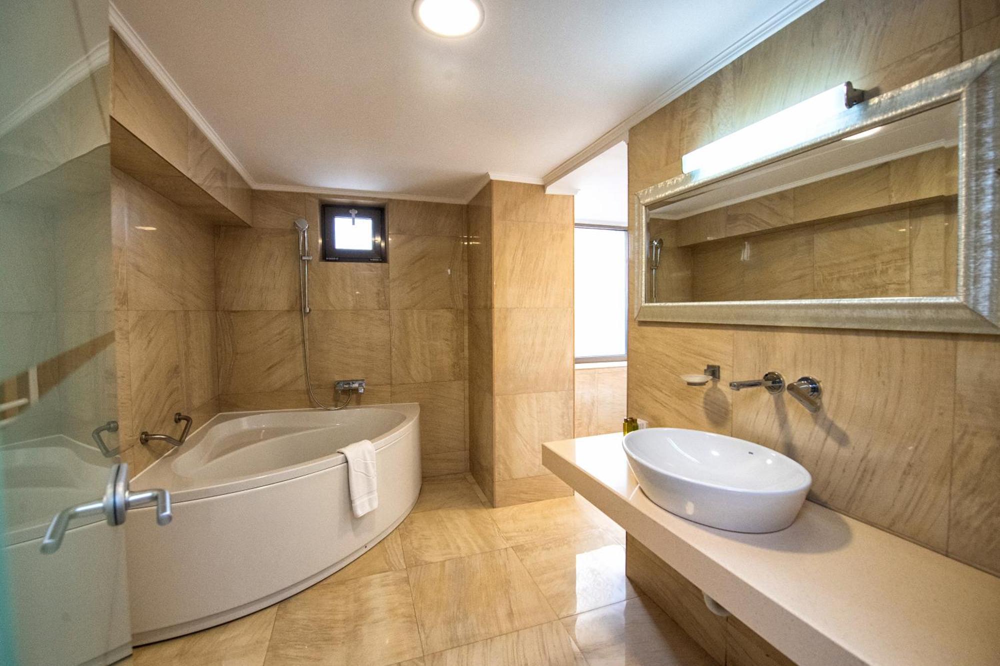 Hotel Roman By Dumbrava Business Resort Kültér fotó