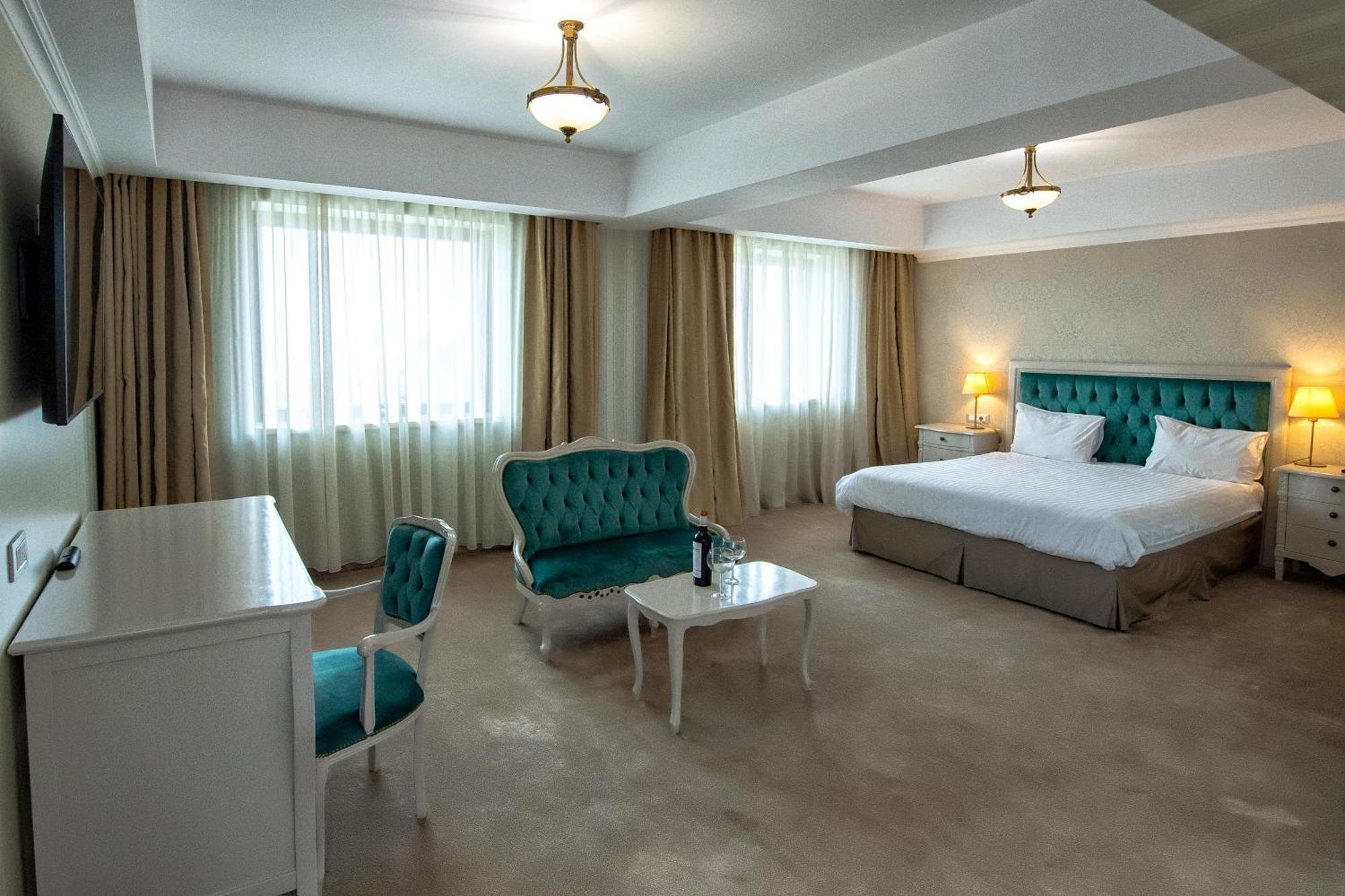 Hotel Roman By Dumbrava Business Resort Kültér fotó