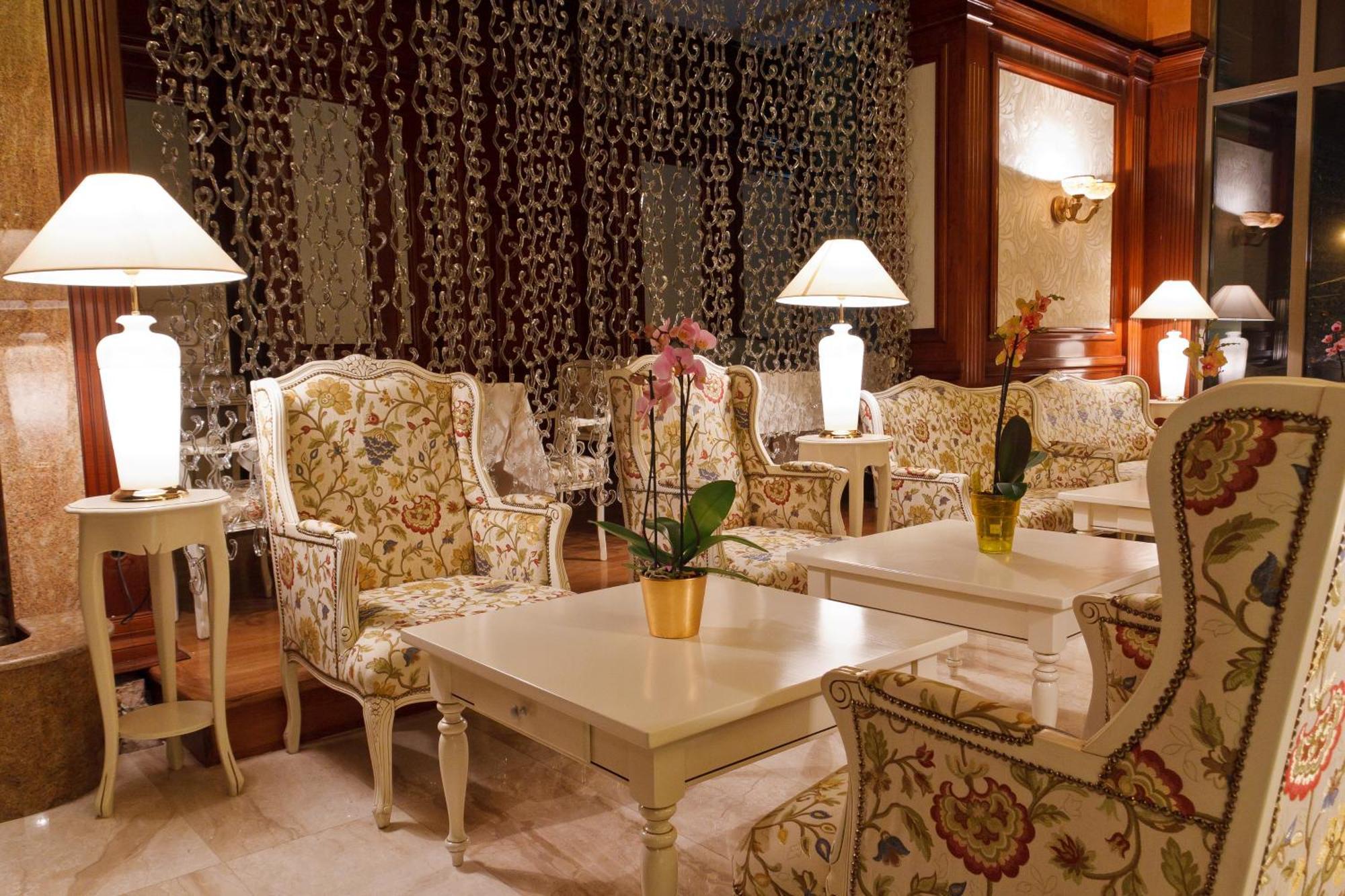 Hotel Roman By Dumbrava Business Resort Kültér fotó