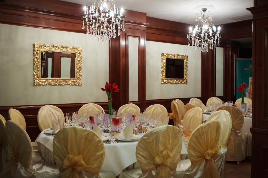 Hotel Roman By Dumbrava Business Resort Kültér fotó