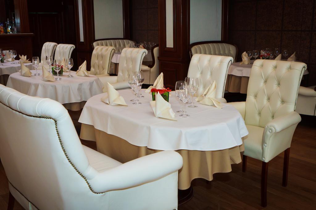 Hotel Roman By Dumbrava Business Resort Kültér fotó