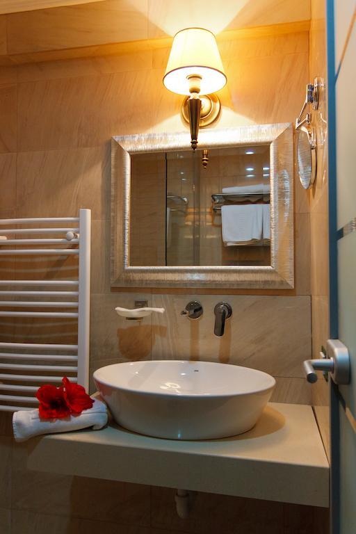 Hotel Roman By Dumbrava Business Resort Kültér fotó